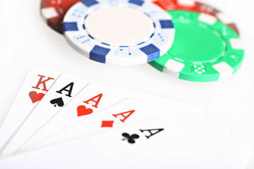 Pour aces, a king and chips