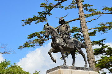 Fototapeta na wymiar Konny pomnik Date Masamune