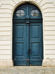 Fototapeta na wymiar Big blue door