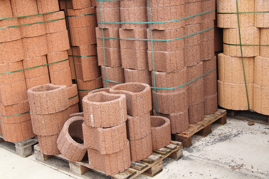 rote Formsteine