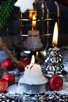 Stimmungsvolle Tischdeko an Weihnachten mit Baum-Teelichter 