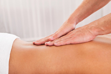 Obraz na płótnie Canvas Client relaksu w salonie masażu