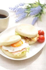 ベーコンエッグマフィン(アップ)