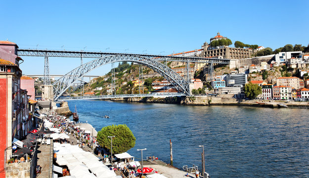 Cais da Ribeira mit Ponte Dom Luis, Porto, Portugal