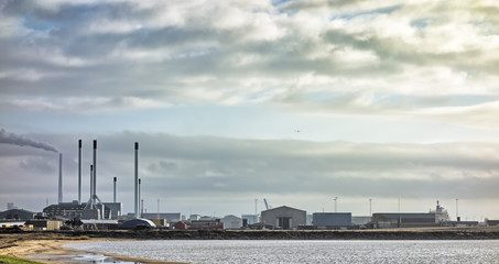 Obraz premium Esbjerg harbour and factories for fish oil