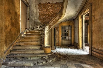 Foto op Plexiglas Massieve stenen trap in een verlaten fabriek © tobago77