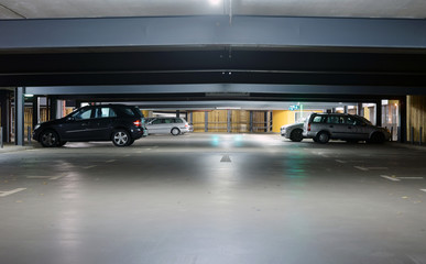 Some cars in parking house - Parkhaus mit einigen Autos