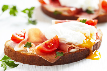 Sandwich with poached egg