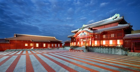 Naklejka premium Zamek Shuri na Okinawie w Japonii
