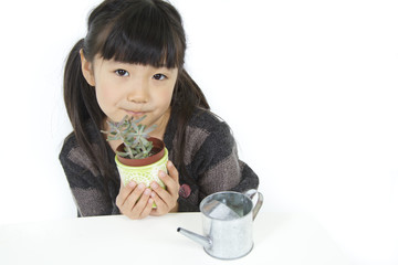 植物を育てる子供
