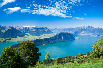 Naklejka na ściany i meble Widok na jezioro i Pilatus w Lucernie z Rigi, Alpy Szwajcarskie