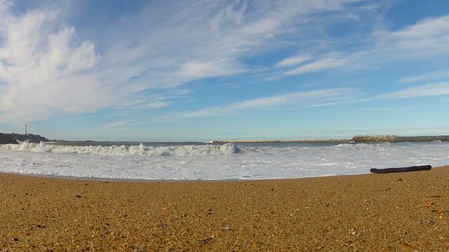 plage et surfeuse 2