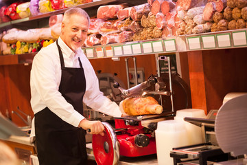 Shopkeeper at work in a grocery store © Minerva Studio