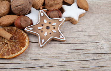 Weihnachtsmix mit Stern auf Holz I
