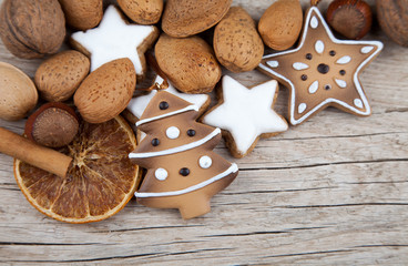Weihnachtsmix mit Stern und Tannenbaum auf Holz VII