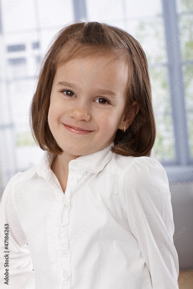 Wall mural Portrait of adorable little girl