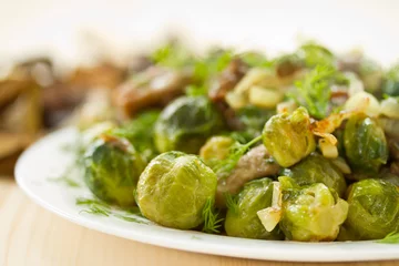 Deurstickers roasted brussels sprouts and mushrooms © Peredniankina