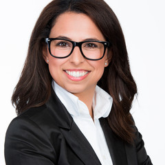 erfolgreiche managerin mit brille