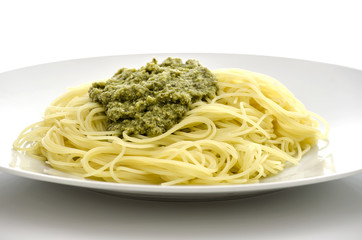 Spaghetti with pesto