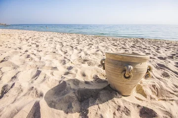 Fototapete Rund Clay pot on the beach of Port El Kantaoui, Tunisia © mrks_v