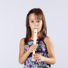 Little girl playing flute © Helder Almeida