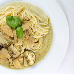 Spaghetti with green curry