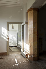 abandoned building, empty room with column