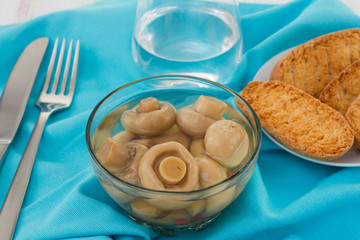 marinated champignon with toasts