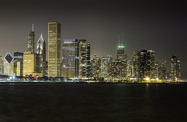 Obraz na płótnie Canvas Chicago skyline w nocy