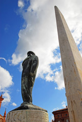 Fototapeta na wymiar Włochy, pomnik Baracca w mieście Lugo.