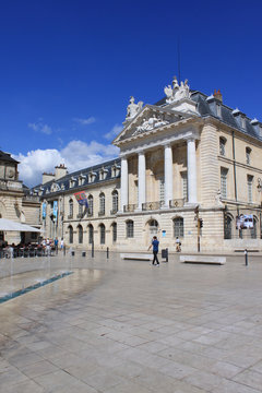 Palais des Ducs de Bourgogne, place de la lib&eacute;ration &agrave; Dijon