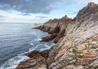 pointe du raz,scoglio sul mare, rocce