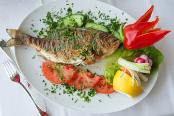 Fried fish with vegetables