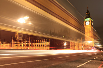 Fototapeta na wymiar Wspaniały widok na Big Ben w nocy, Londyn