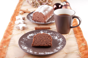 Fototapeta na wymiar Weihnachtlicher Zimt-Schokoladenkuchen