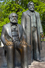 Fototapeta na wymiar Marx-Engels-Forum w Berlinie