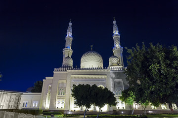 Obraz premium The Jumeirah Mosque in Dubai UAE