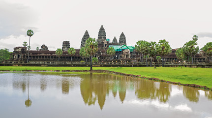 Fototapeta premium Angkor Wat reflection