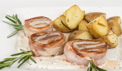 Grilled steak wrapped in bacon, with grilled vegetables, mashed