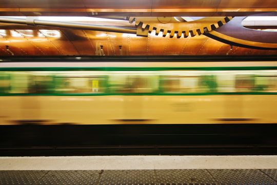 an einer Pariser Metrostation