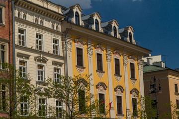 Fototapeta na wymiar Piękna fasada starej kamienicy w Krakowie, Polska