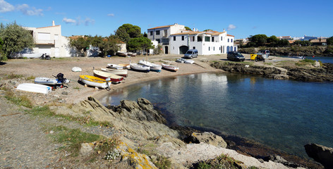 Fototapeta na wymiar Panorama na zatoce w śródziemnomorskim miasteczku Cadaques