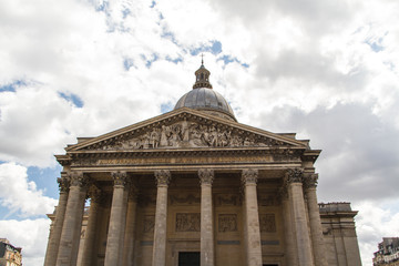 Fototapeta na wymiar The Pantheon building in Paris