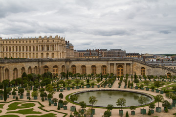 Fototapeta na wymiar Słynny pałac Versailles w pobliżu Paryża, Francja z pięknym garde