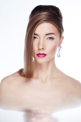 Naklejka premium portrait of beautiful fashion model posing in exclusive jewelr