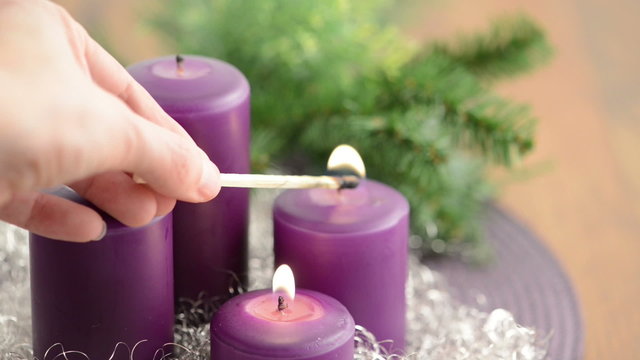 2. Advent mit zwei brennenden Adventskerzen