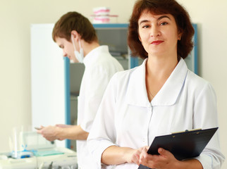 Obraz premium nurse with stethoscope and clipboard