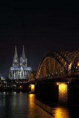 Fototapeta premium Kölner Dom und Hohenzollernbrücke