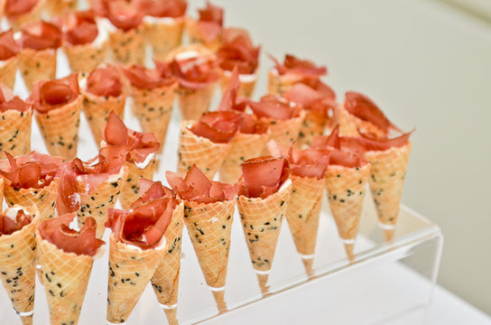 Coni al prosciutto closeup