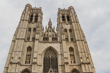 Fototapeta na wymiar Piękna gotycka katedra St Michael and St Gudula strivi